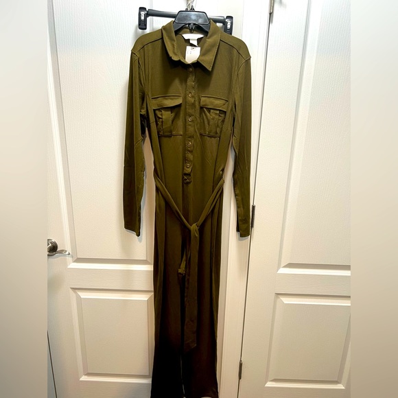 Maternity jumpsuits - Picture 1 of 3